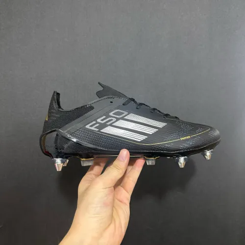 Chuteira adidas