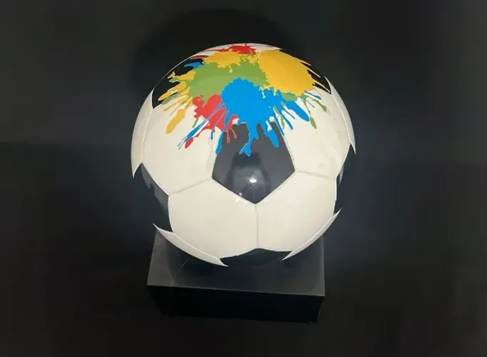 Bola De Futebol Decorativa - Tamanho Oficial - De Resina