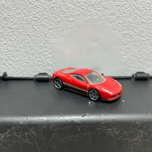 Hot Wheels Ferrari 458 Italia vermelho, modelo colecionável