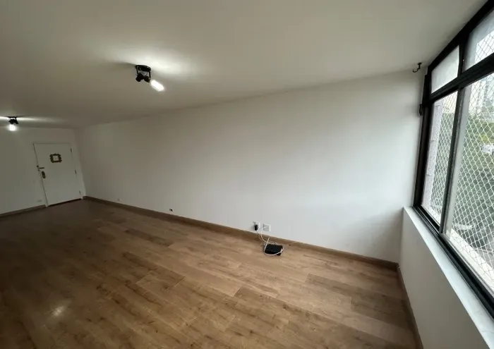 Imóvel para aluguel possui 100 metros quadrados com 3 quartos em Vila Mariana - São Paulo