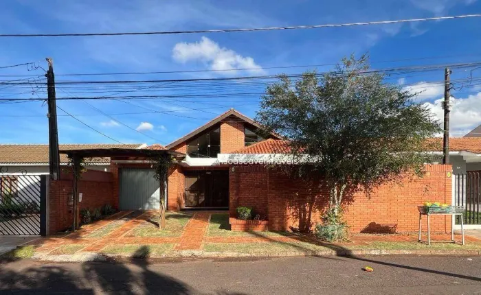 Casa com piscina no Bairro Tropical em Cascavel/PR