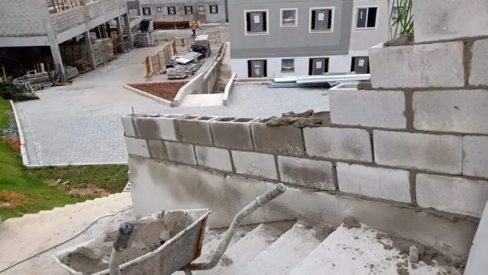 Pedreiro e pintor disponível 