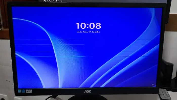 Monitor AOC Led 21" VGA - COM COM LINHAS NA TELA