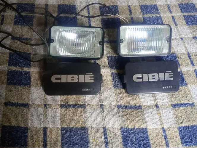 Vende-se par de farol de milha CIBIE para Chevette, Opala e outro.
