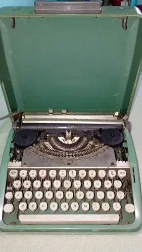 Máquina de escrever antiga