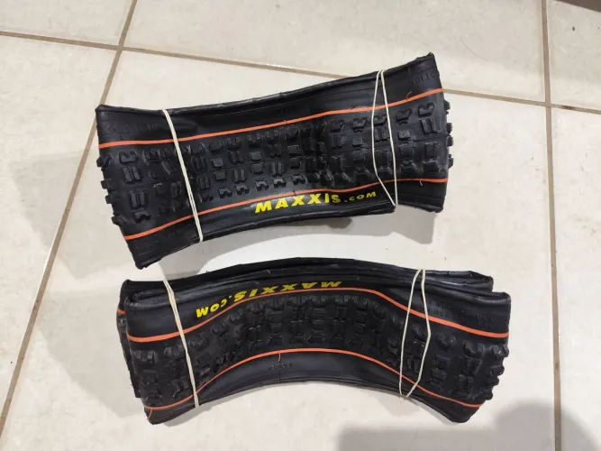 Par de pneus novos MAXXIS 26x2.10