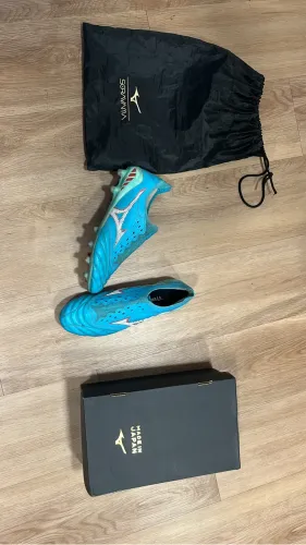 Chuteira Mizuno