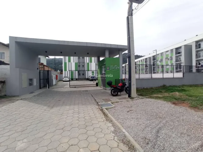 Apartamento com dois quartos e sacada com churrasqueira