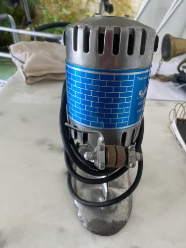 Vende-se tesoura elétrica