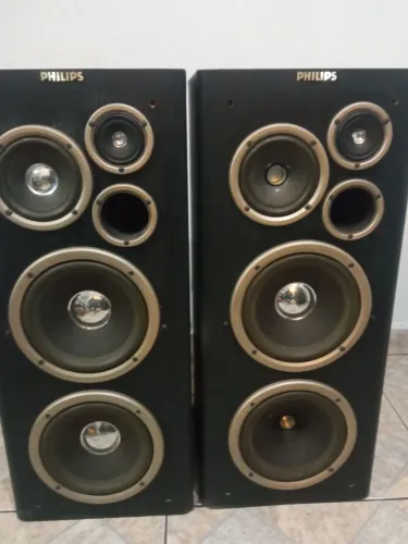 Vendo par de caixas acústica Philips tipo torre 6 ohms 80W funcionando perfeitamente.