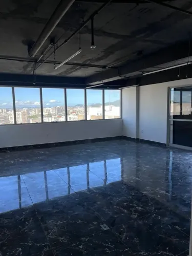 Sala comercial com 60m2 + 50m2 área aberta em frente o Norte Shopping