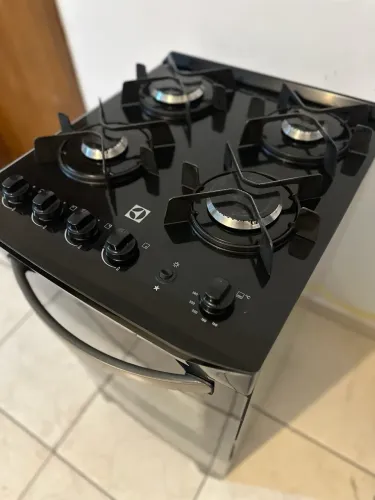 Fogão seminovo Electrolux 4 bocas 