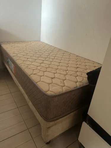 Colchão semi novo + box solteiro