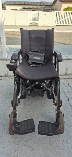 Cadeira de rodas motorizada Freedom Compacta
