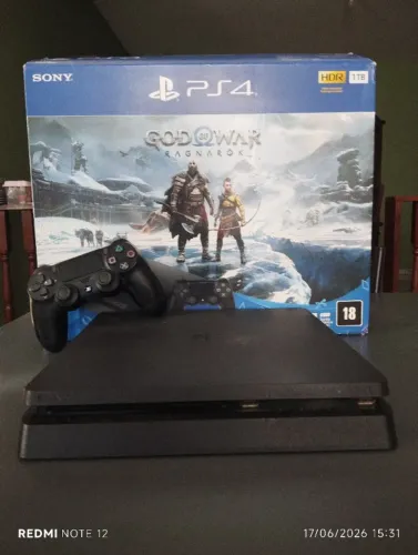 PS4 1TB + God of War Ragnarök | Usado, Muito Conservado e Pronto para Jogar