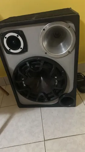 Caixa de som automotivo