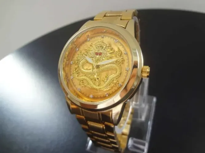 Relógio FnGeen Dourado com Dragão 3D Original à Prova D'água 100% Novo
