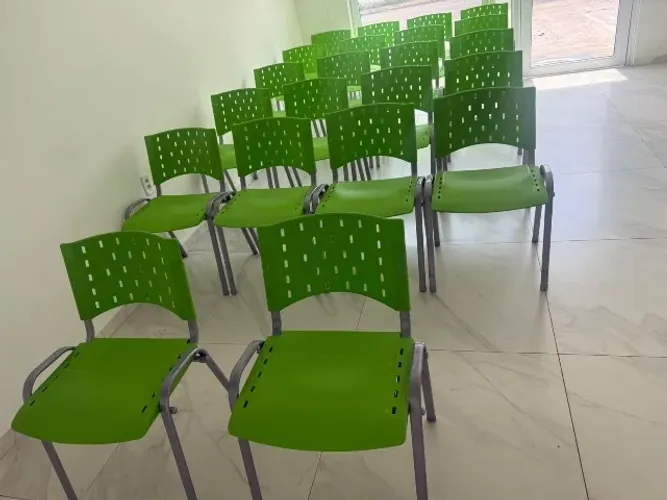 Cadeiras Fixas para Recepção, Clínica ou Auditório - Excelente Estado