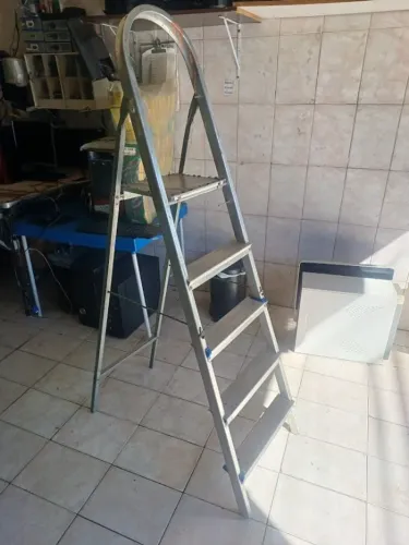 escada de aluminio 5 degraus