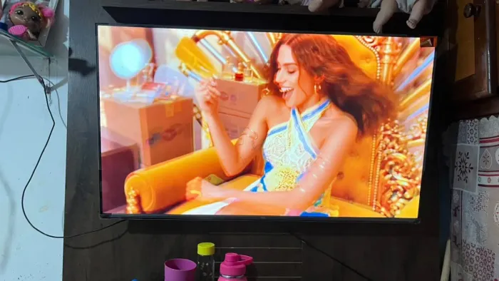 Vende se uma. TV 40