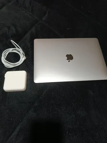 MacBook Pró 2020, 8Gb de RAM, 256SSD, impecável!