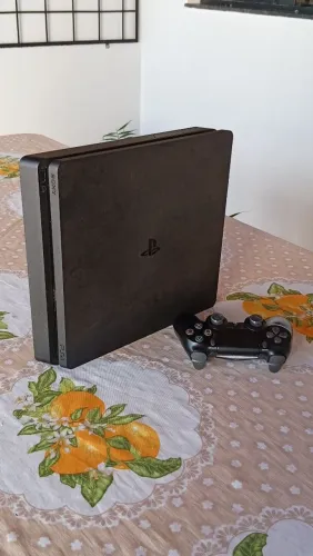PlayStation 4 Slim 1TB + Controle Original + FIFA 26
