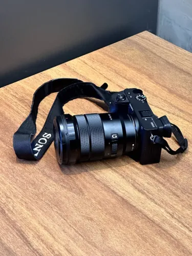 Sony a6600 + Lente 18-105mm f/4 G OSS - Kit Completo c/ NF