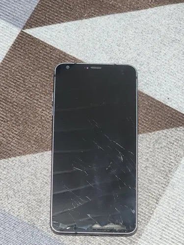 Lg g6 - tela e traseira trincadas.
