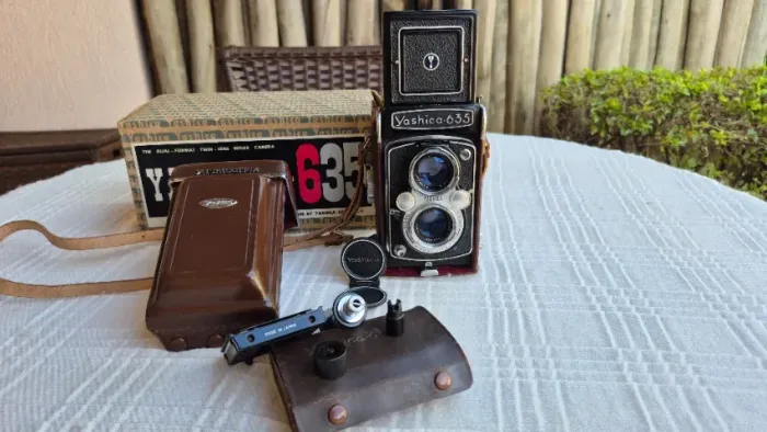 MAQUINA FOTOGRAFICA VINTAGE YASHICA - 635 TLR- COM TODOS ACESSORIOS