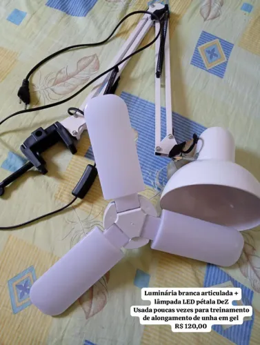 Luminária articulada branca 