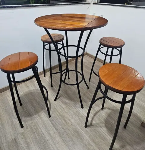 Conjunto bistro com 4 banquetas
