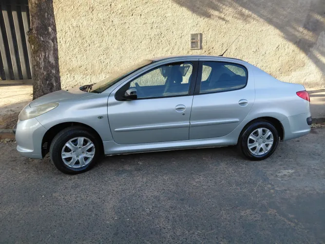 Peugeot 207 Sedan Passion XR 1.4 Flex 8V 4P 2010