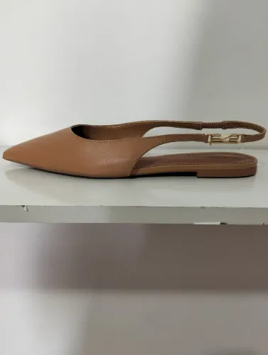 Sapatilha slingback santa lolla .