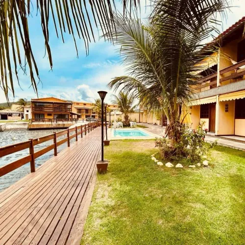 Casa Duplex à Beira do Canal da Ogiva em Cabo Frio | Piscina, Sauna e Lazer Completo por R