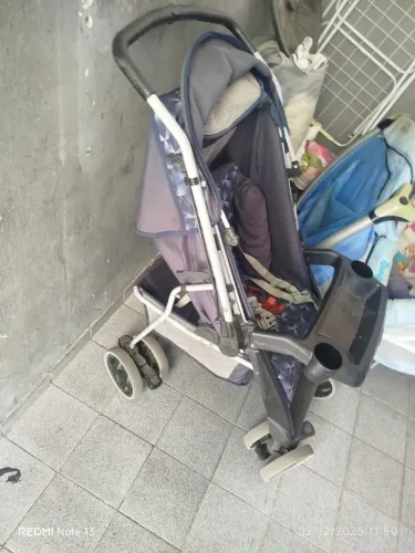 Vende-se carrinhos de bebê, chiqueirinho e bebe conforto em perfeito estado