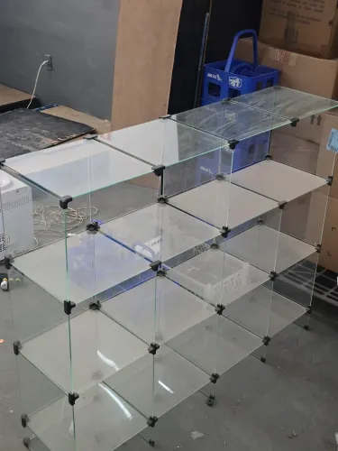 Balcão de vidro modulado
