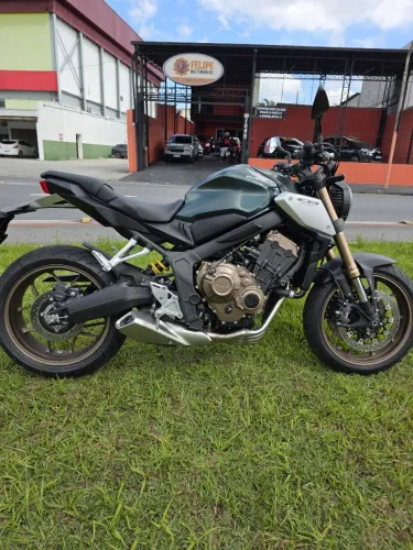 Honda CB 650R 2023 baixa km