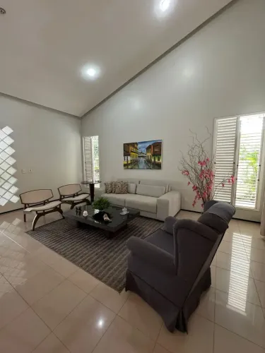 Casa no Alterosa | 571m² Construídos | 4 Quartos | Piscina | Próx. Barramar | Calhau