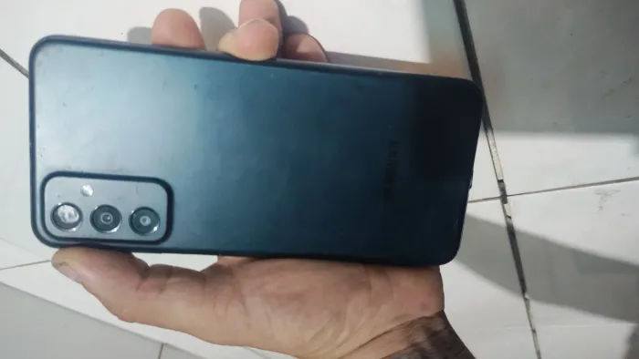 M23 128gb EMEI limpo pega os dois chip, detalhe trinco fio de cabelo mais não interfere