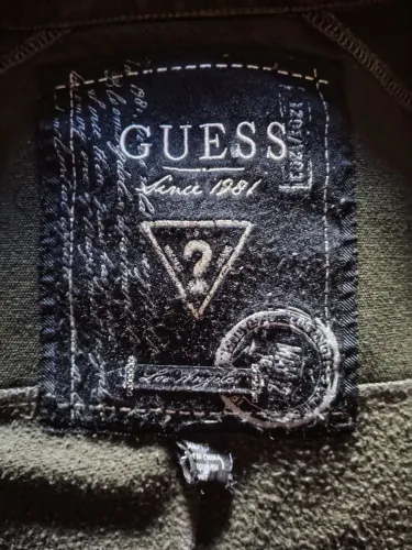 Jaqueta tipo militar Guess