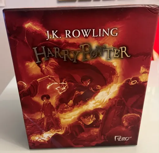 BOX DE LIVROS HARRY POTTER VERMELHO EDIÇÃO BRITÂNICA EDITORA ROCCO + POSTER EXCLUSIVO