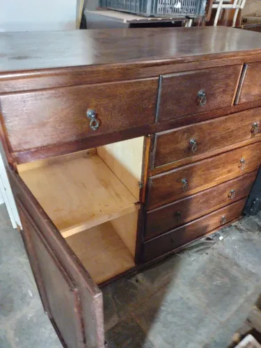 Vendo esta comada de sucupira com 7 gavetas e uma sapateira.