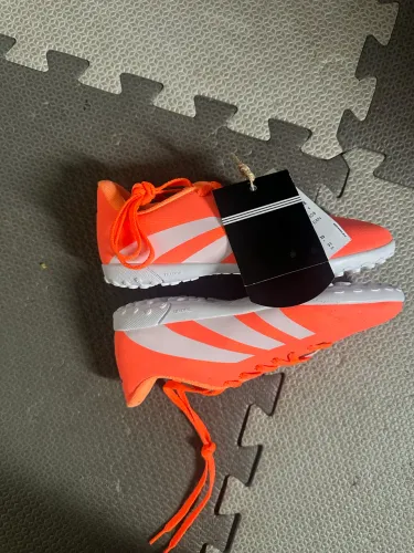 Chuteira Society Adidas original nunca usada com etiqueta de compra tamanho 31