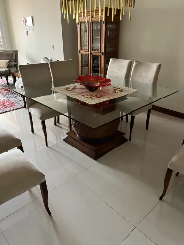 Mesa de jantar com 8 cadeiras