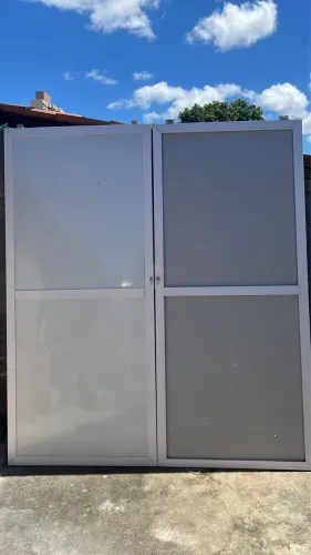 Duas Portas de alumínio 2,15 por 95cm