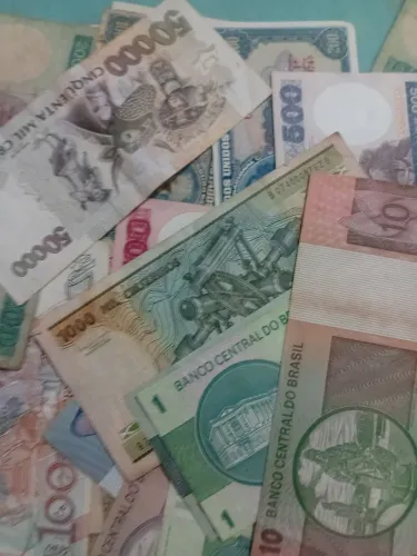 Cedulas antigas várias cédulas de diferentes moedas brasileira,