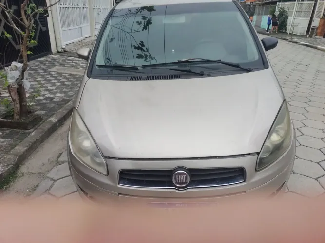 Fiat Idea Attractive 1.4 Fire Flex 8V 5P 2012