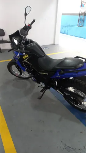 Moto impecável 