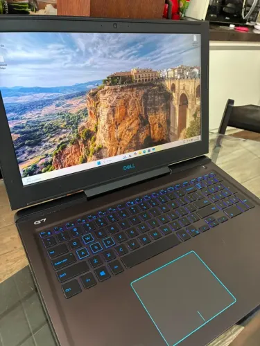 DELL G7 7588 P72F - i7 8750H | 16GB RAM | GTX 1050 Ti | SSD + HD