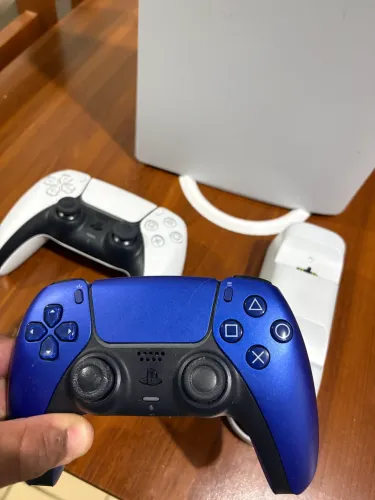PS5 DIGITAL 825GB + 2 CONTROLES + ACESSÓRIOS | KIT COMPLETO